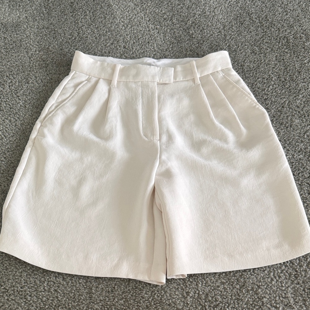 Wilfred Cream High-Waist Tailored Bermuda Shorts